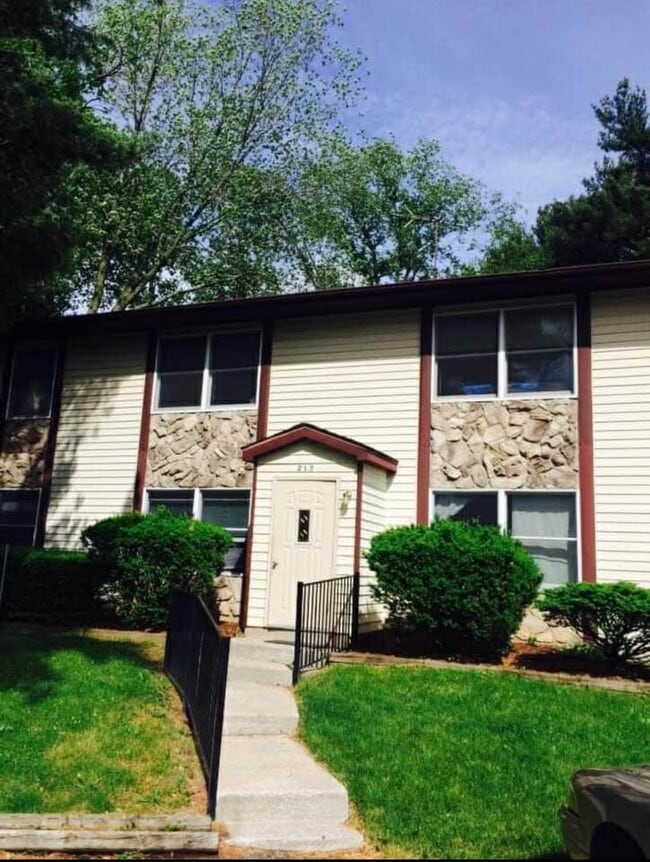 Photo - 212 Logan St