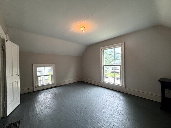 Building Photo - 509 W Marion St Unit B
