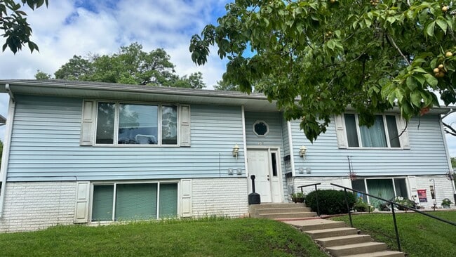 Photo - 315 N 1st St