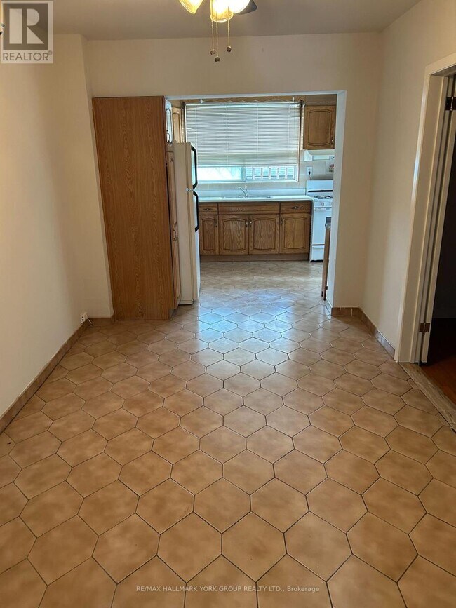 Photo - 472 Winona Dr