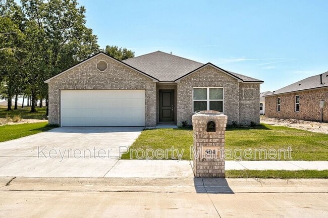 Building Photo - 504 Old Hickory Ln