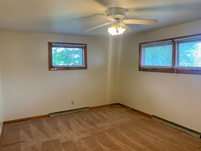 Photo - 5047-5012 12th St SW