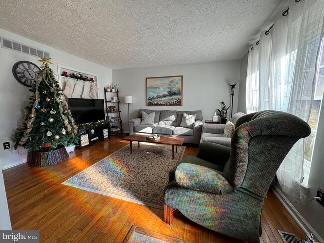 Photo - 3132 Laurel View Dr