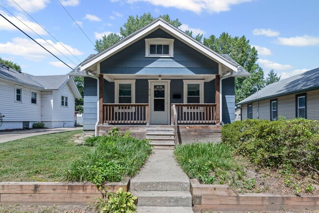 Building Photo - 810 W 77th St Rental