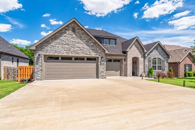 Photo - "Contemporary Elegance: Spacious 4 Bed, 3 Bath Modern Rental Home"