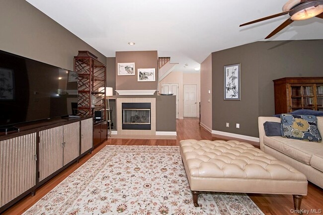 Photo - 1 Wyldwood Dr
