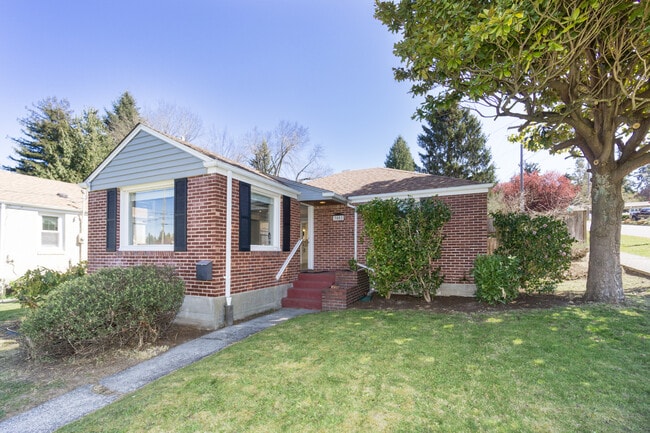 Photo - 3002 32nd Ave W