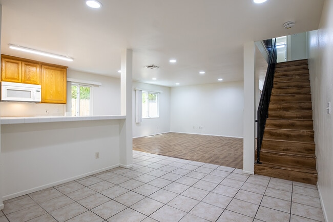 1189 W 36th St