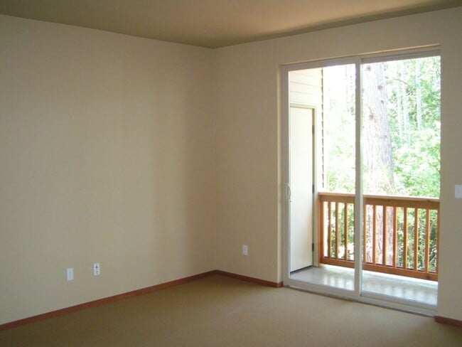 Photo - Spacious 2 Bed 2.5 Bath Townhome with Attached Garage in Cle Elum