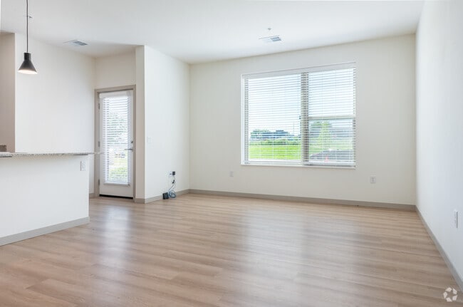 3BR, 2BA - 1,255SF - Living Room