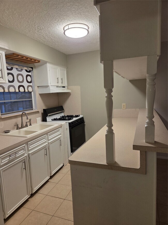 Photo - 902 Euclid St