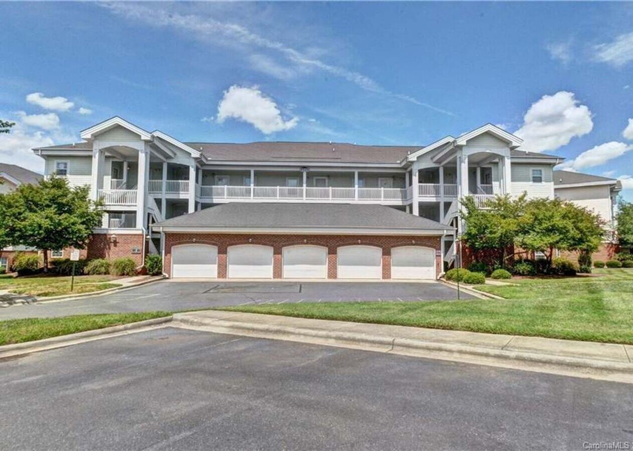 Coming Soon!! 2 bedroom Townhouse - Coming Soon!! 2 bedroom Townhouse