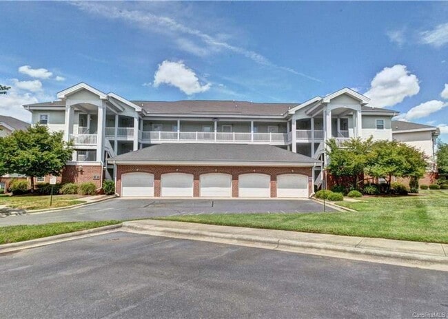 Building Photo - Coming Soon!! 2 bedroom Townhouse