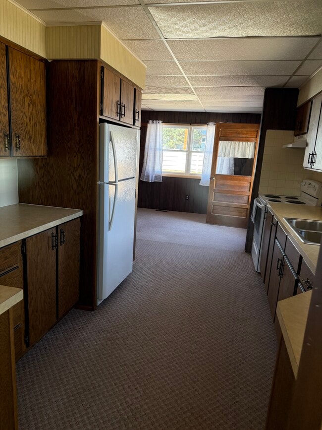 Photo - 320 Bates Blvd