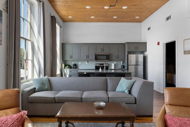 Photo - 10 W Main St Unit 7