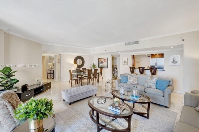Photo - 520 Brickell Key Dr Unidad A914