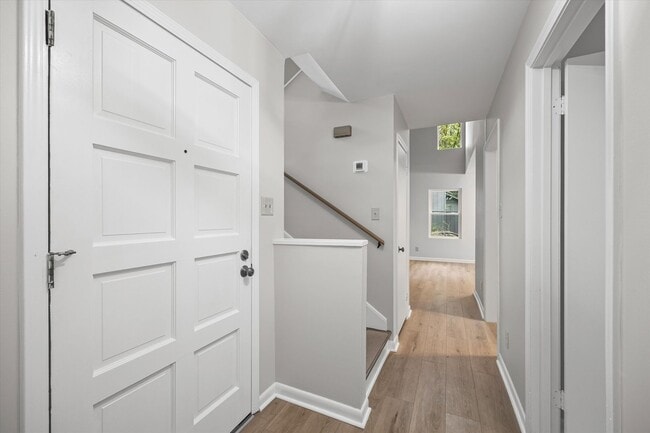 Photo - Beautifully updated and freshly painted 3-...