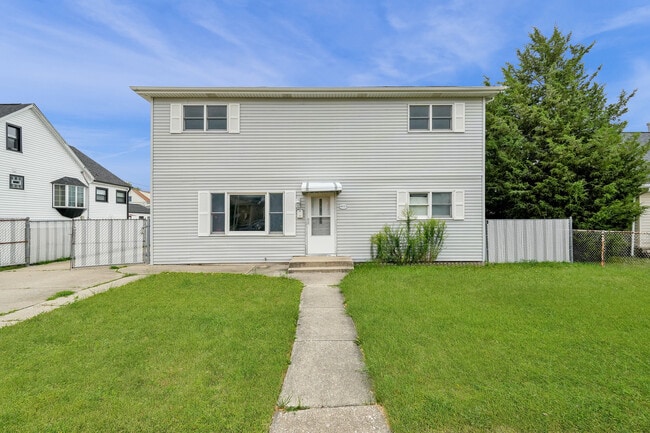 Building Photo - 4933 S Lockwood Ave
