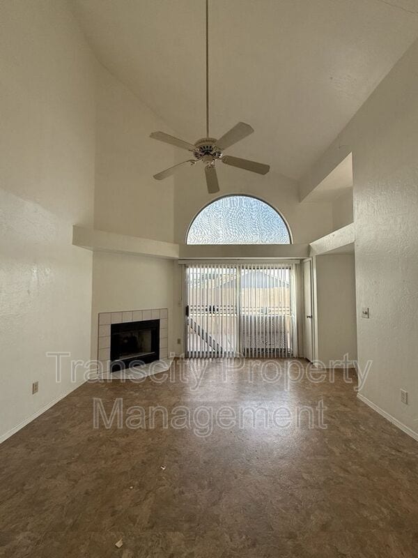 Photo - 1111 W Summit Pl