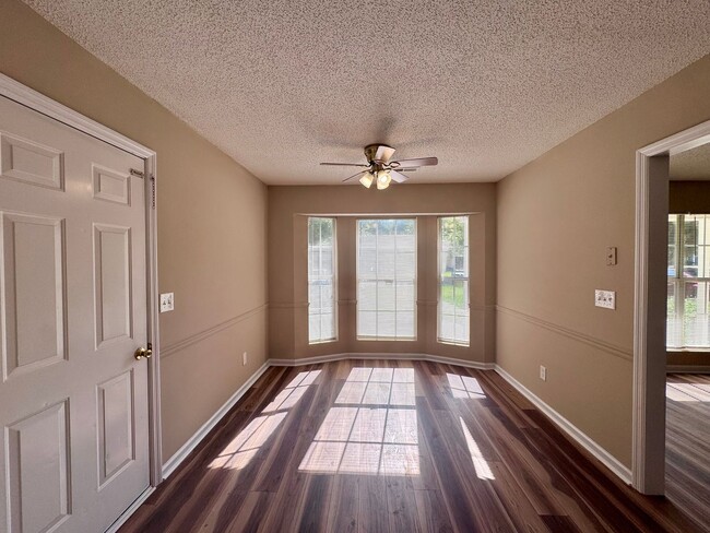 Photo - 352 Leafmore Rd SW Unit 352A Leafmore Rd