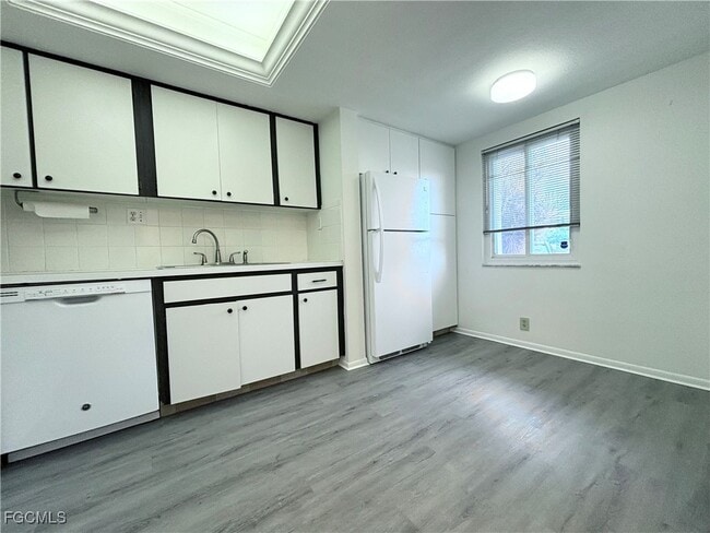 Building Photo - 2264 Winkler Ave Unit 107 Rental