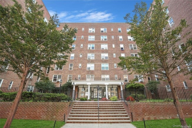 Building Photo - 105-24-105-63 63rd Dr Unit 2P