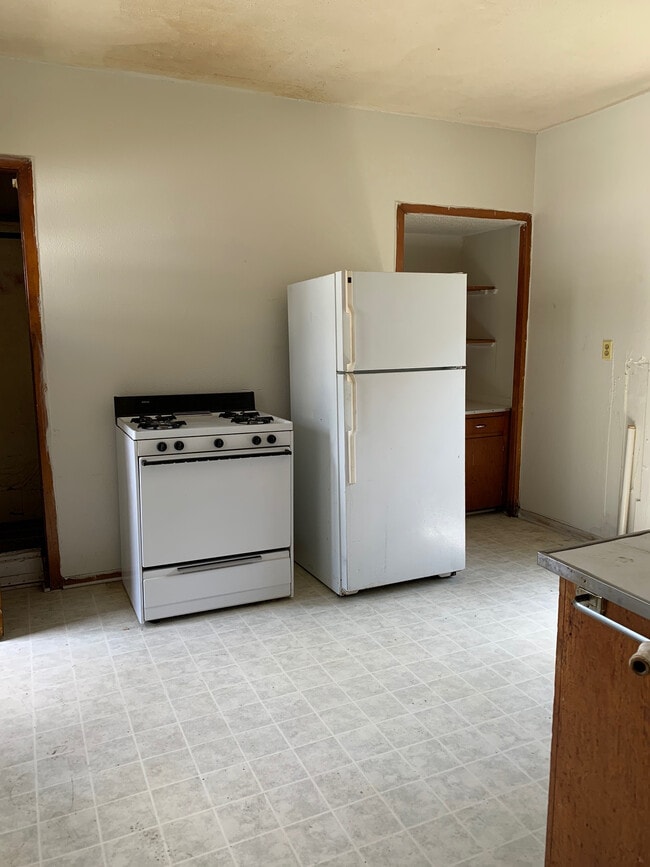 Building Photo - 827 W 3rd St Unit 4