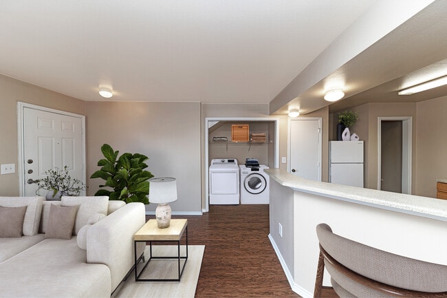 Cobblestone Corners - Cobblestone Corners Apartments
