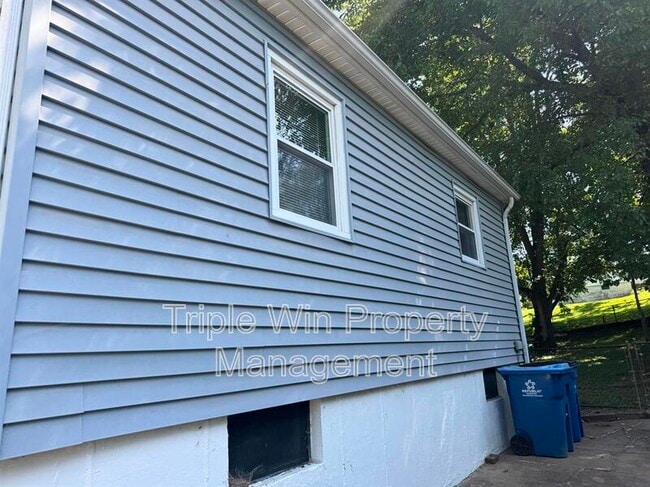 Photo - 220 Superior Dr