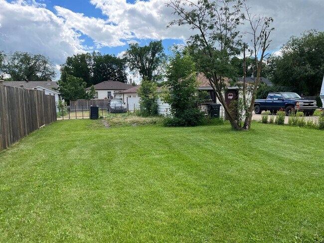 Photo - 2 Bed 1 Bath Unit in Red Deer, AB Unit 4117