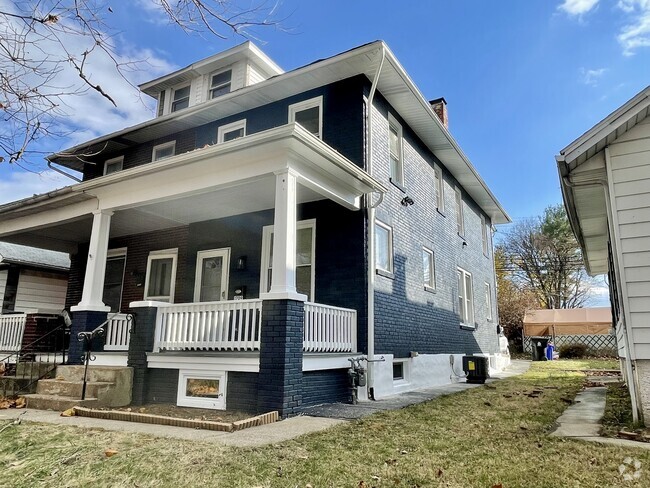 Building Photo - 1709 Sycamore St Rental