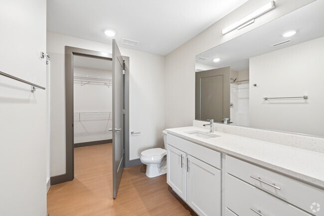2BR, 2BA - 1,000SF - Primary Bathroom