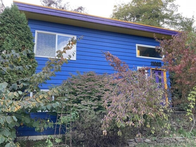 Building Photo - 2 bedroom in Seattle WA 98125 Unit first floor apartment