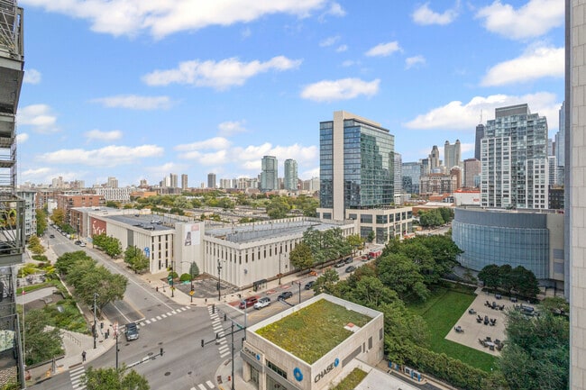 Photo - 758 N Larrabee St