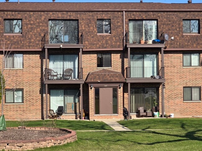 Building Photo - 501 McHenry Rd Unit 3B Rental