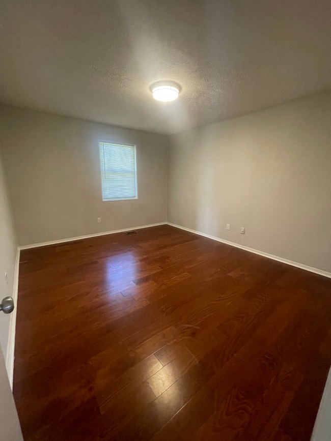Photo - 1908 Meadowview Ln