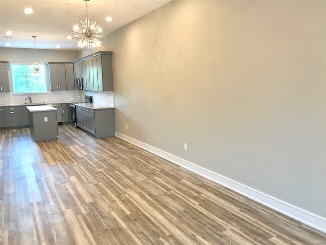 Photo - 1111 Edwards St