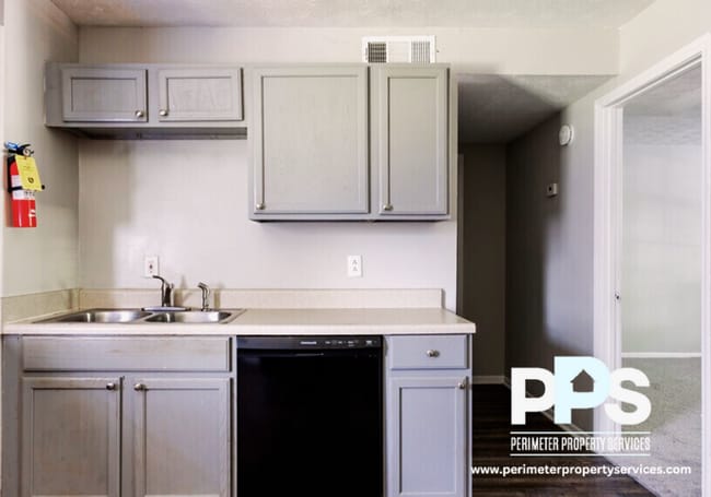 Photo - 1126 Maple St