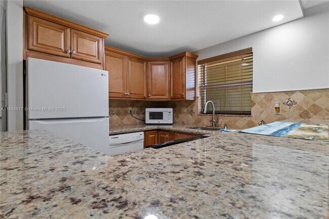 Photo - 2300 NE 10th St Unidad 104-B