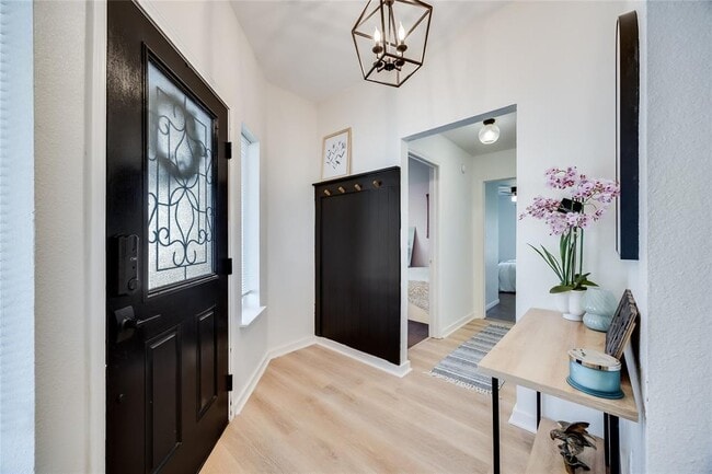 Photo - 137 W Oak Dr