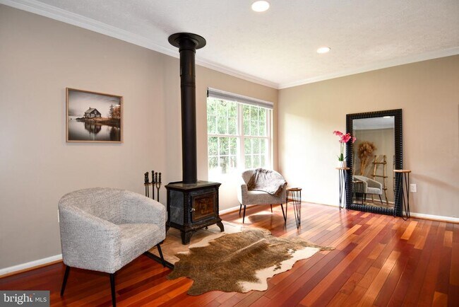 16500 Sioux Ln