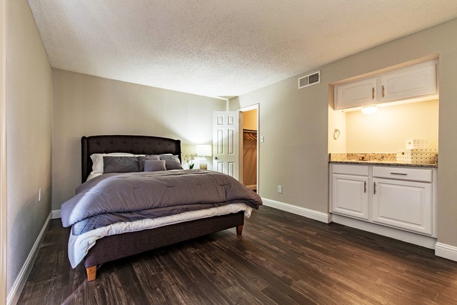 Silverton Apartment Homes