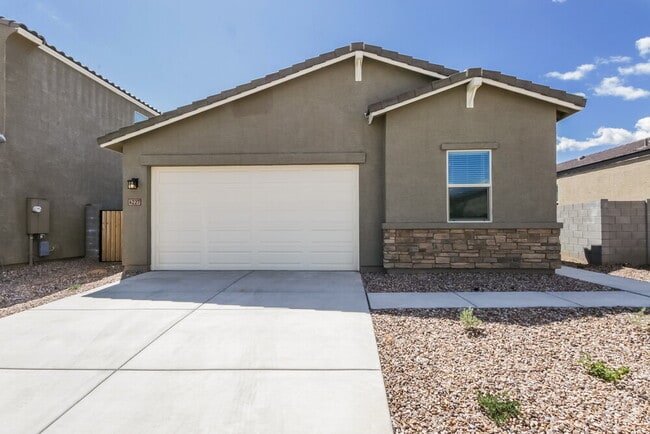 Building Photo - 4227 W Coneflower Ln