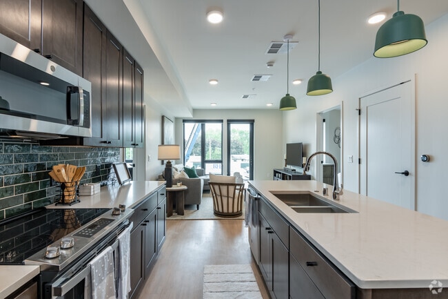 2BR, 2BA - 1,040SF