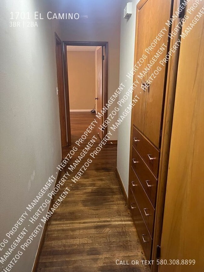 Photo - 1701 El Camino St