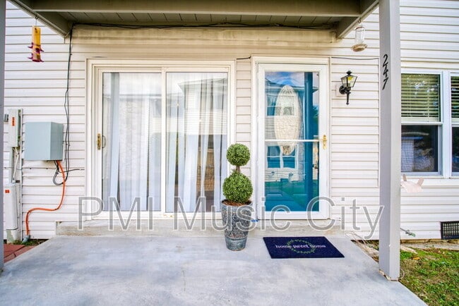 Photo - 810 Bellevue Rd