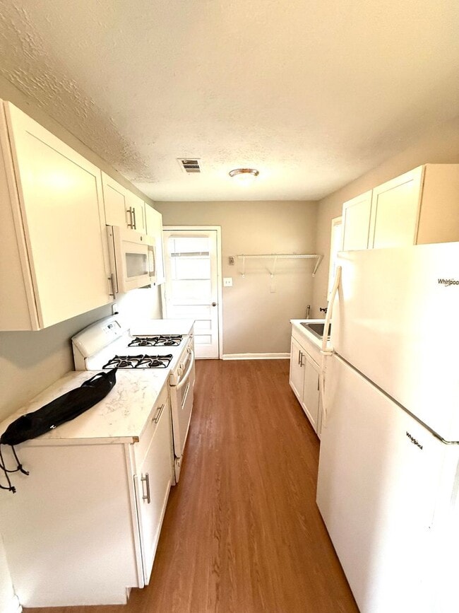 Photo - ** 3 bed 1 bath located in Boylston ** Call 334-366-9198 to schedule a self showing