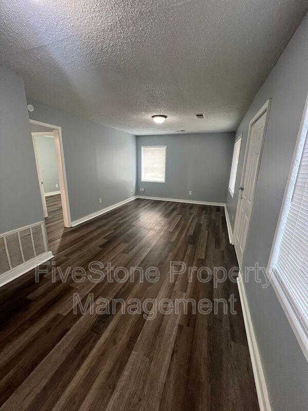 Photo - 1300 Robin Hood Ln