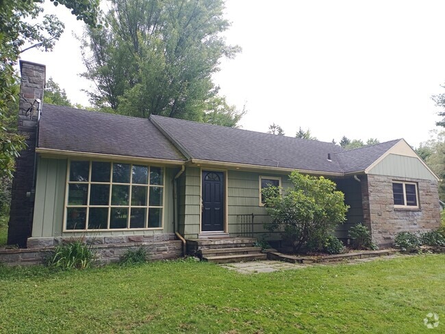 Building Photo - 1229 Ellis Hollow Rd Rental