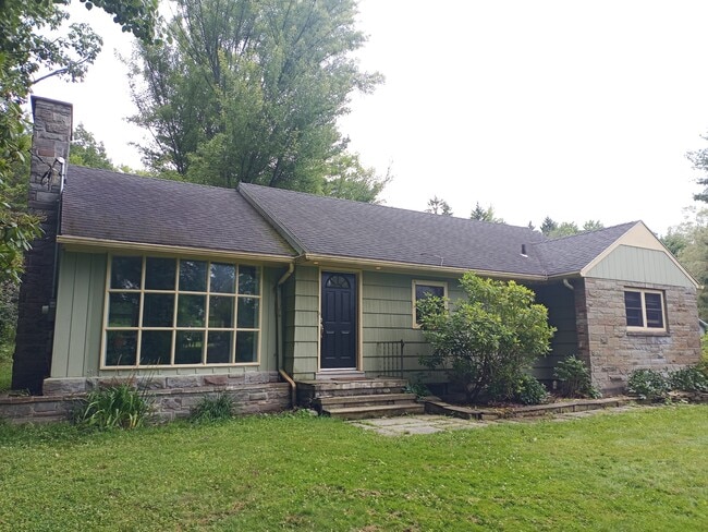 Building Photo - 1229 Ellis Hollow Rd Rental